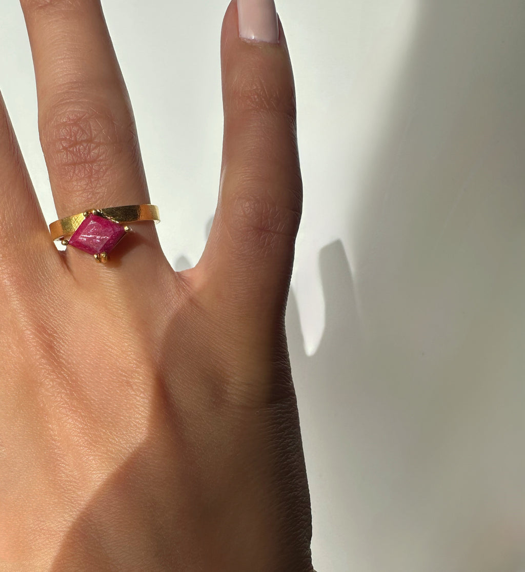 عَبلة Ring